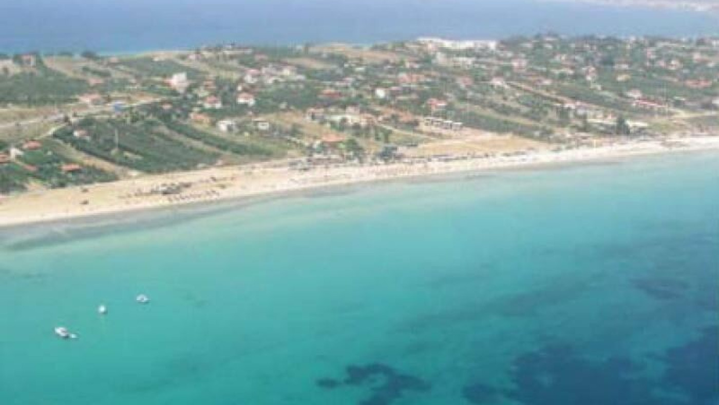Στο «σφυρί» παραθαλάσσια έκταση στον Άγιο Μάμα Χαλκιδικής
