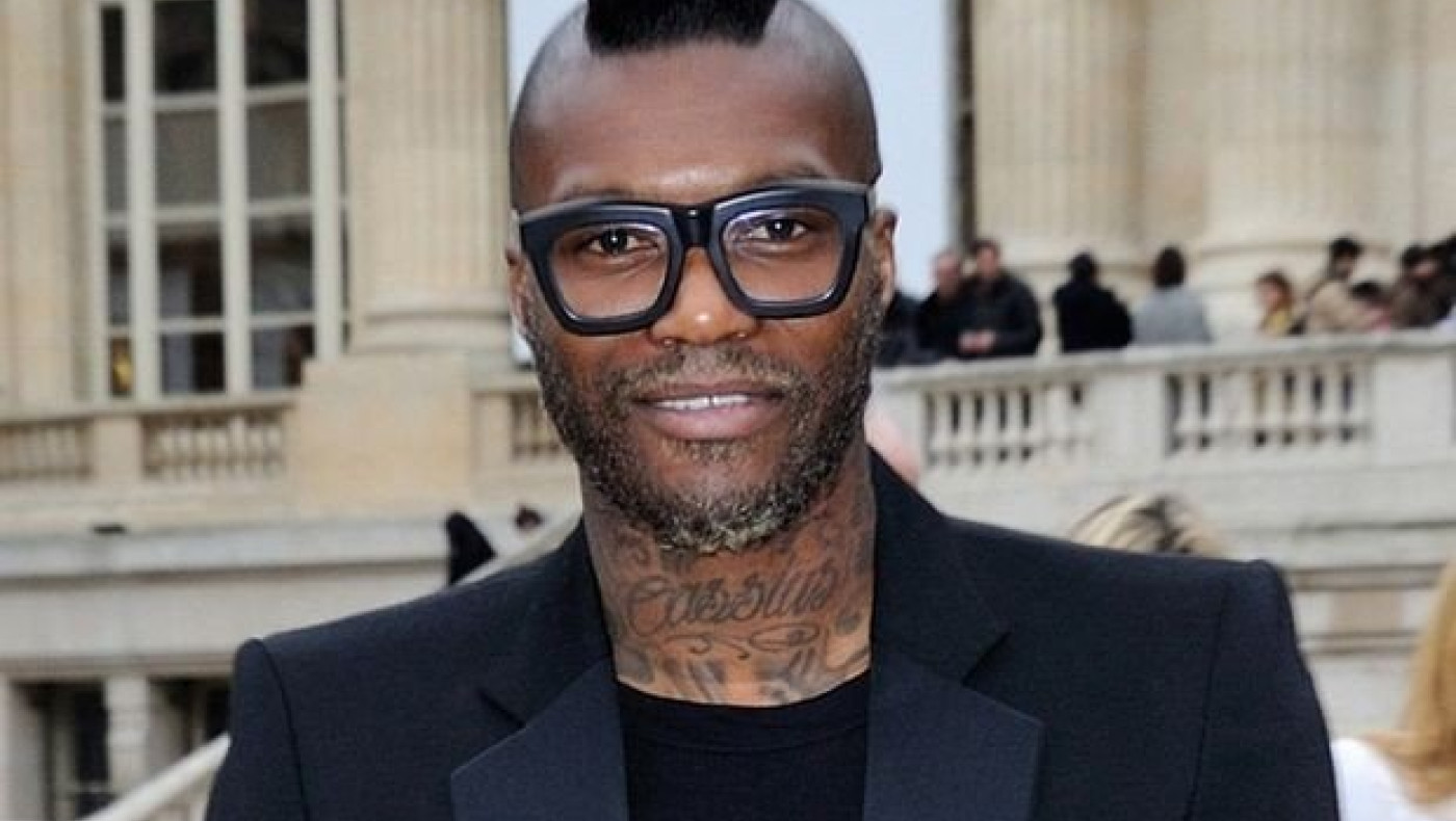 Ξανά έβαλε φούστα ο Σισέ! (pic)