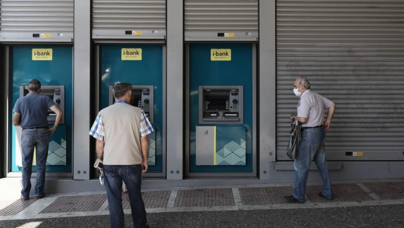 Έρχονται «πακέτα» και αλλάζουν τα πάντα στις προμήθειες των τραπεζών