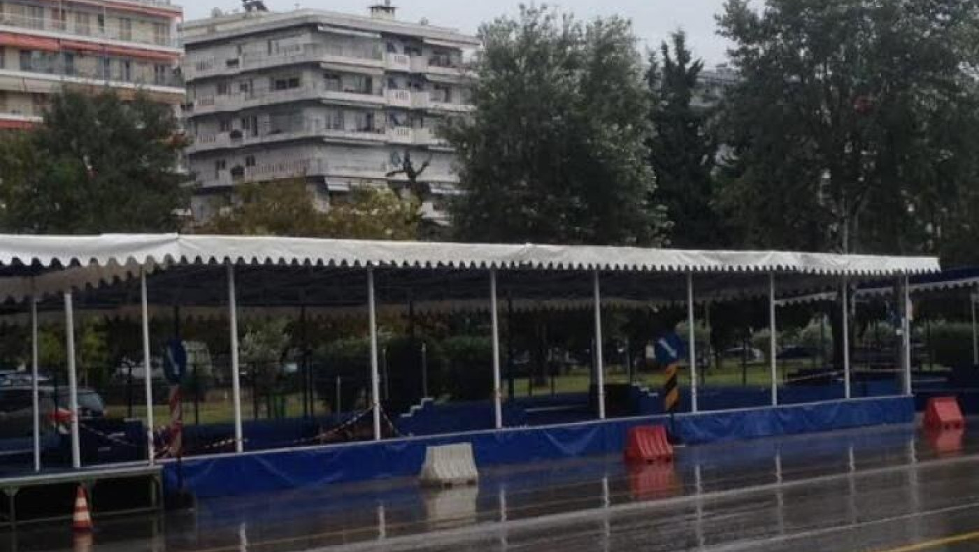 Θεσσαλονίκη: Στήθηκαν οι εξέδρες για τις παρελάσεις