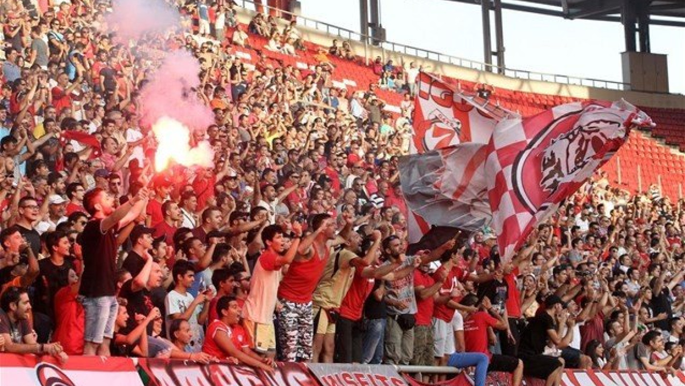 Οπαδός του Ολυμπιακού έπεσε από τη Θύρα 7!