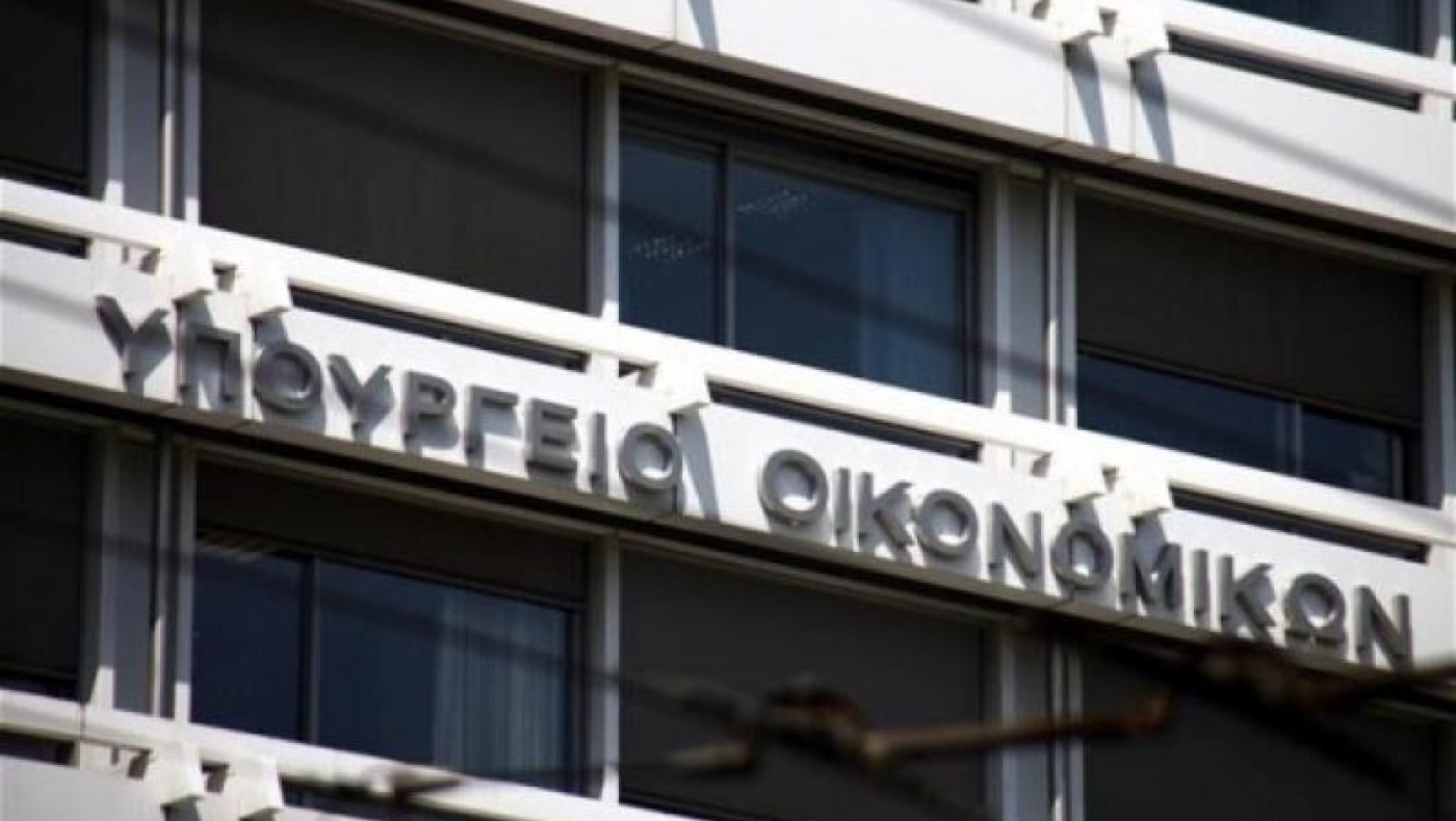 ΥΠΟΙΚ: Τι απαντά για την εξαίρεση της εκκλησίας από τα capital controls