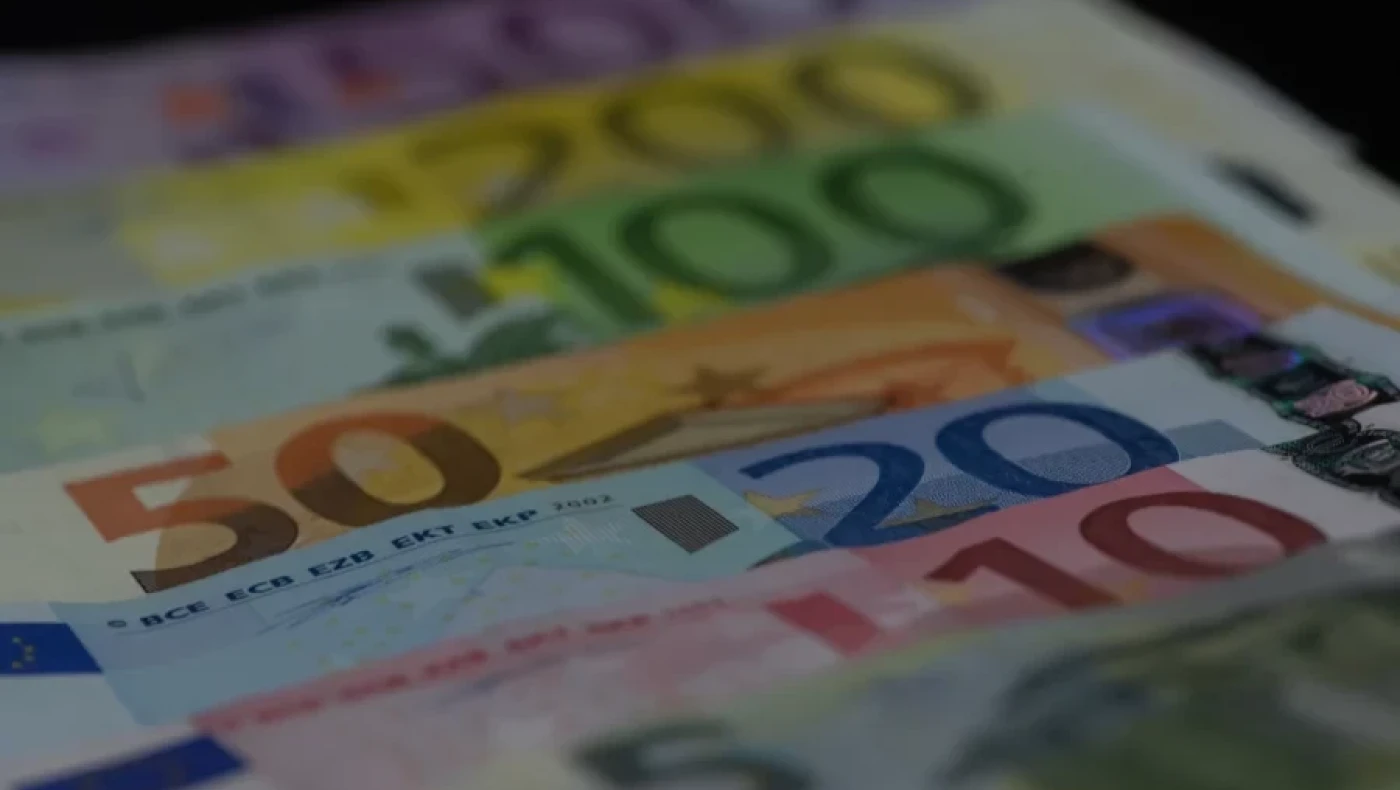 Κάργα λεφτά: Ποιες αυξήσεις έρχονται σε μισθούς και συντάξεις