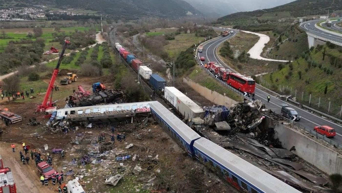«Οργιάζουν» οι θεωρίες συνωμοσίας για τα Τέμπη - Τι λένε οι πυροσβέστες για τα εγκαύματα