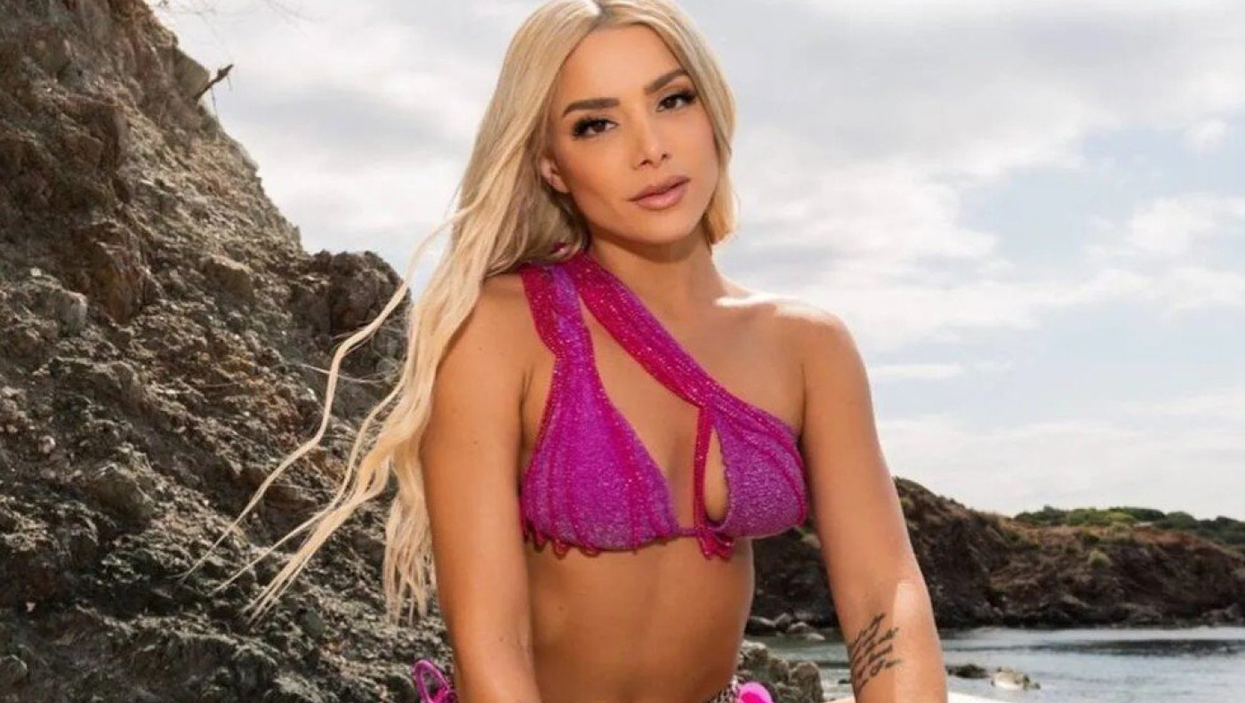 Έβαλε,.. φωτιά στη Μύκονο η Ζόζεφιν-Στην πισίνα με ροζ μπικίνι (pics)