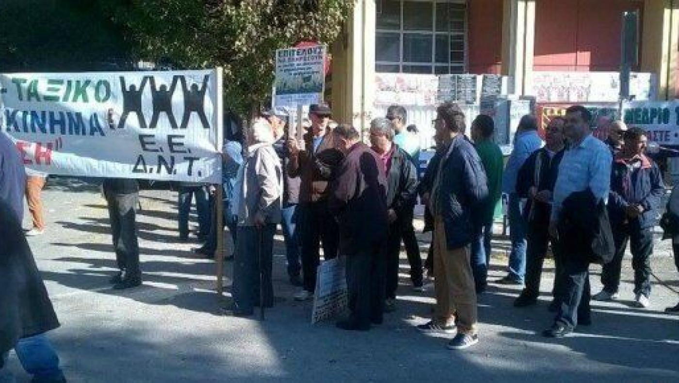 Θεσσαλονίκη: Συνταξιούχος χόρεψε... ζεϊμπέκικο στη συγκέντρωση του ΕΚΘ! (ΦΩΤΟ)