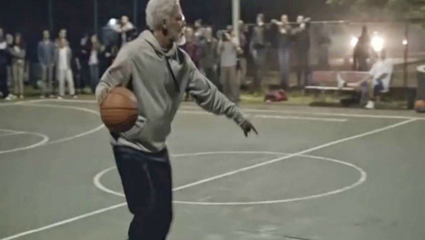 Ο Κάιρι Ίρβινγκ μεταμορφώνεται ξανά σε Uncle Drew! (video)