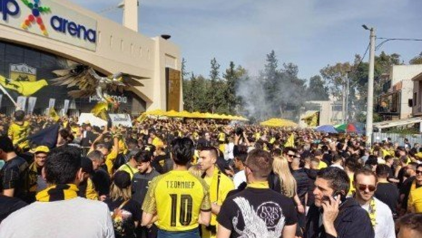 Χαμός στη Νέα Φιλαδέλφεια, πάνω από 50.000 οπαδοί της ΑΕΚ έξω από την OPAP Arena!