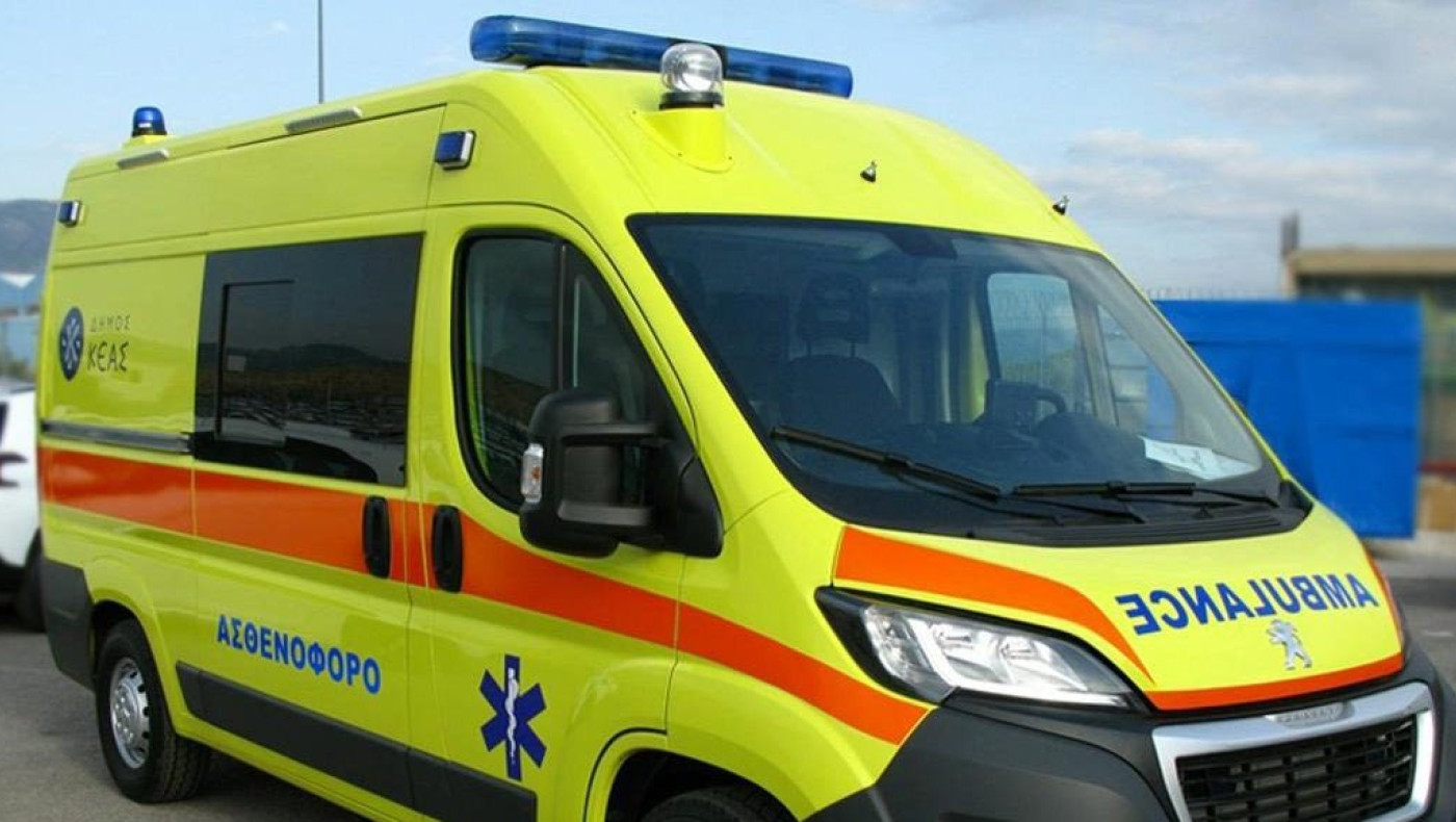 Συναγερμός στη Μουδανίων: Οδηγός έπαθε έμφραγμα στη μέση του δρόμου