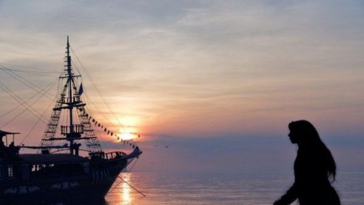 Τρελά ερωτευμένη Θεσσαλονικιά «ξεσπάει» στο αμάξι του αγαπημένου της!