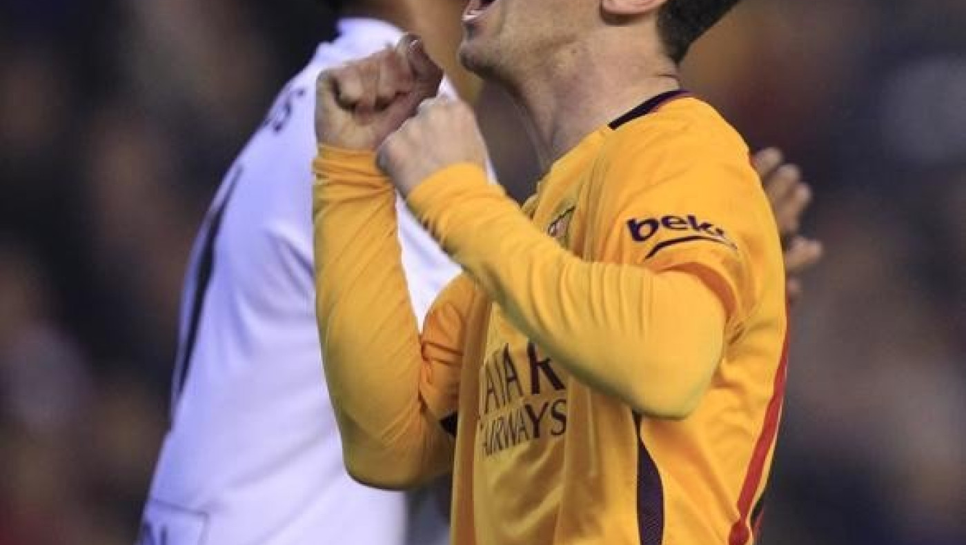 Την δάγκωσε στο σβέρκο και της είπε ο«Χ»ι! (videos)