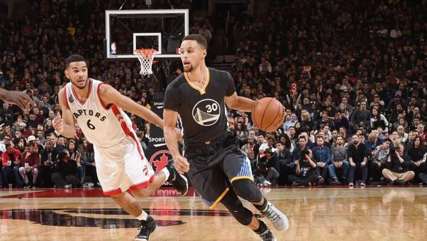 Σεληνιασμένος Κάρι, ανίκητοι Γουόριορς (video)