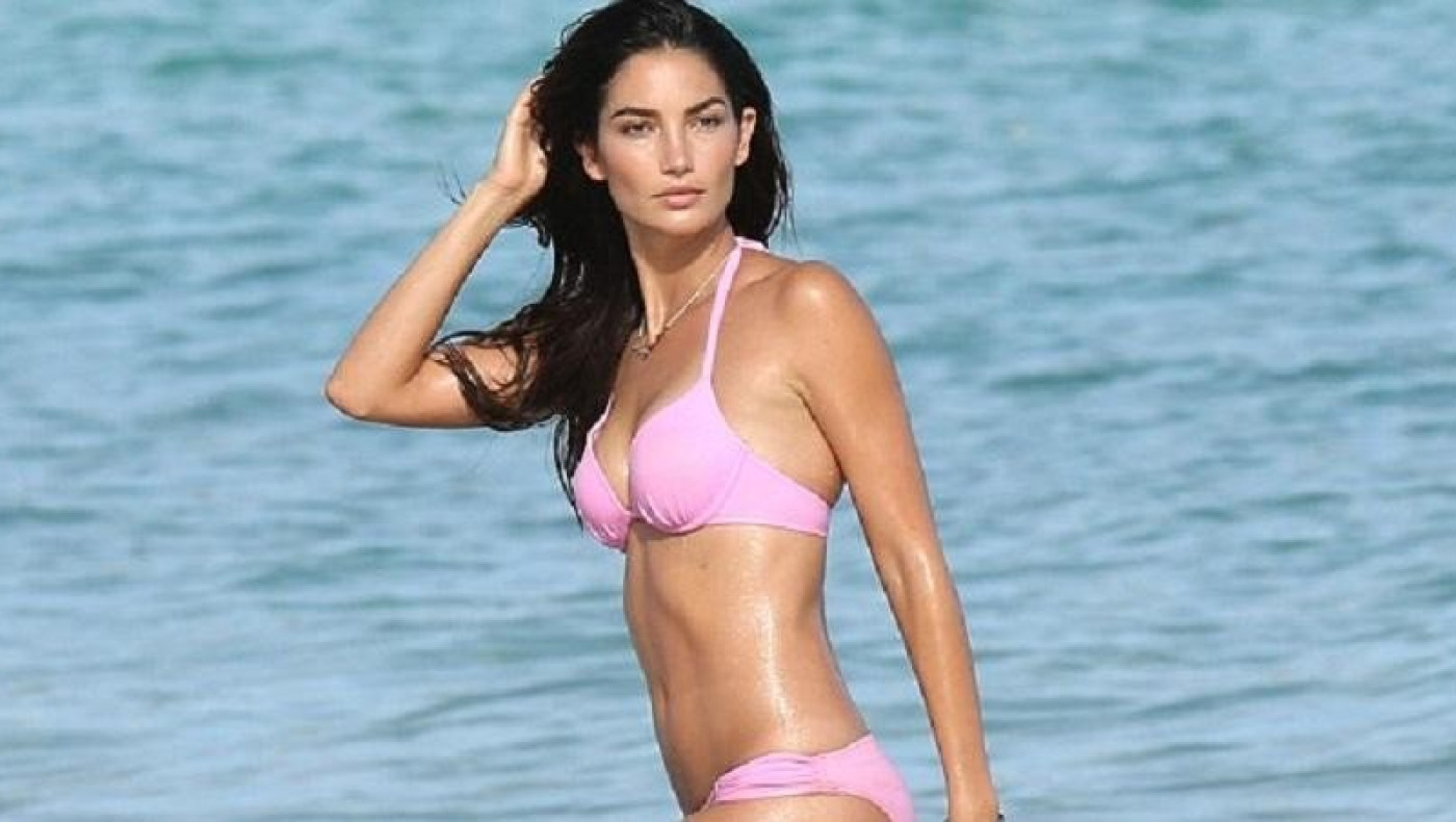 Το μοντέλο με το ροζ μπικίνι! (Pics)