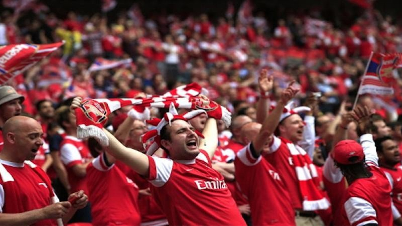 Χιλιάδες σημαιάκια στο «Emirates»! (pic)