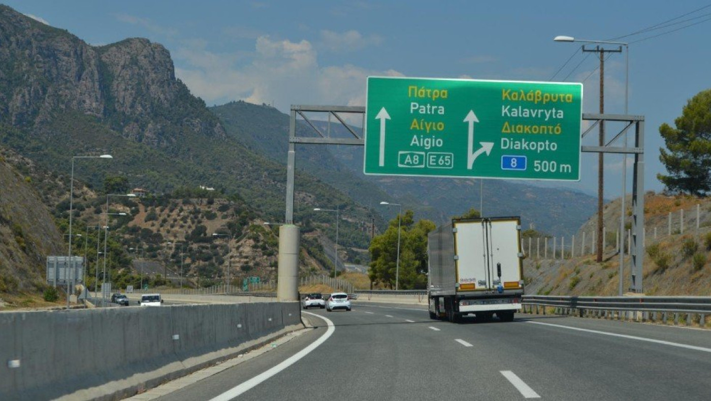 Τσουχτερό πρόστιμο και αφαίρεση διπλώματος: Με ποια ταχύτητα απαγορεύεται να κινείσαι στην εθνική οδό