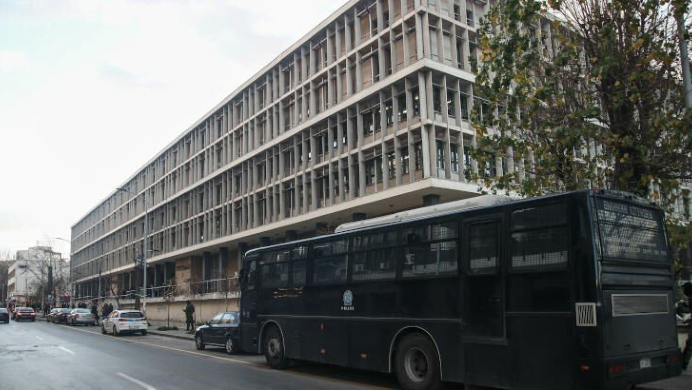 Τουρνικέ και σειρήνες μπαίνουν στα δικαστήρια Θεσσαλονίκης
