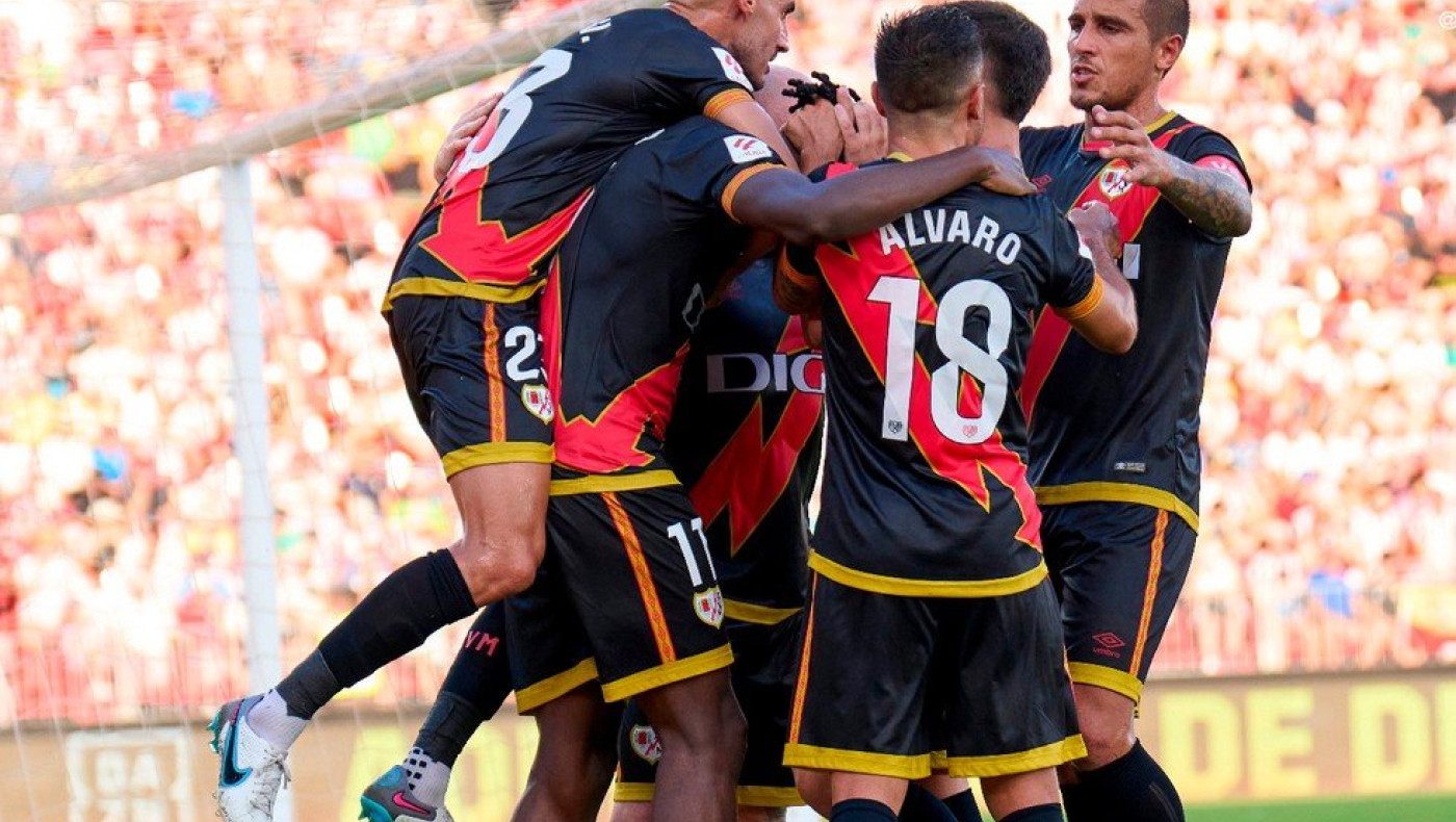 Απόδραση με δύο πέναλτι από την Αλμερία η Ράγιο Βαγιεκάνο