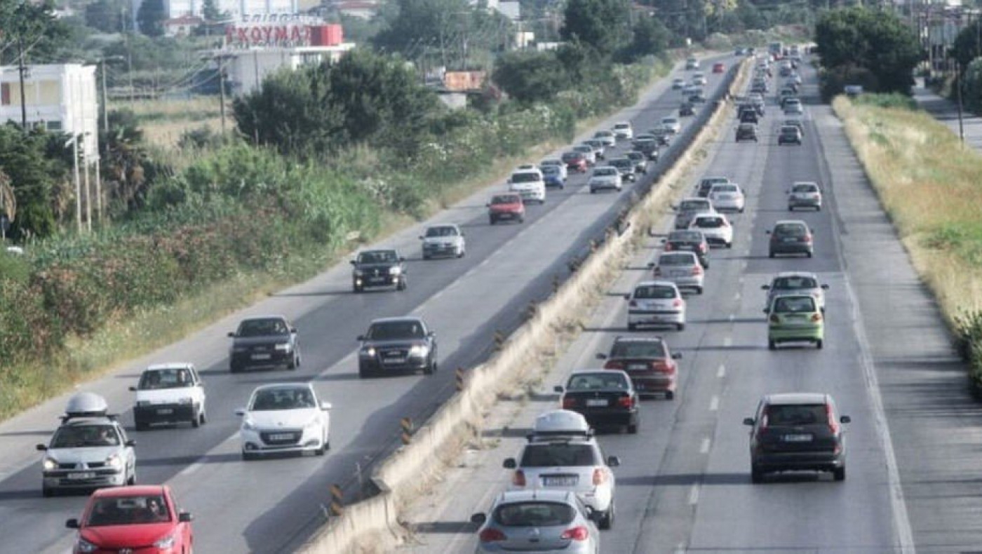 Δύο σοβαρά τροχαία στη Θεσσαλονίκη: Καραμπόλα έξι οχημάτων στη Μουδανίων-Αναποδογύρισε ΙΧ στη Θέρμη