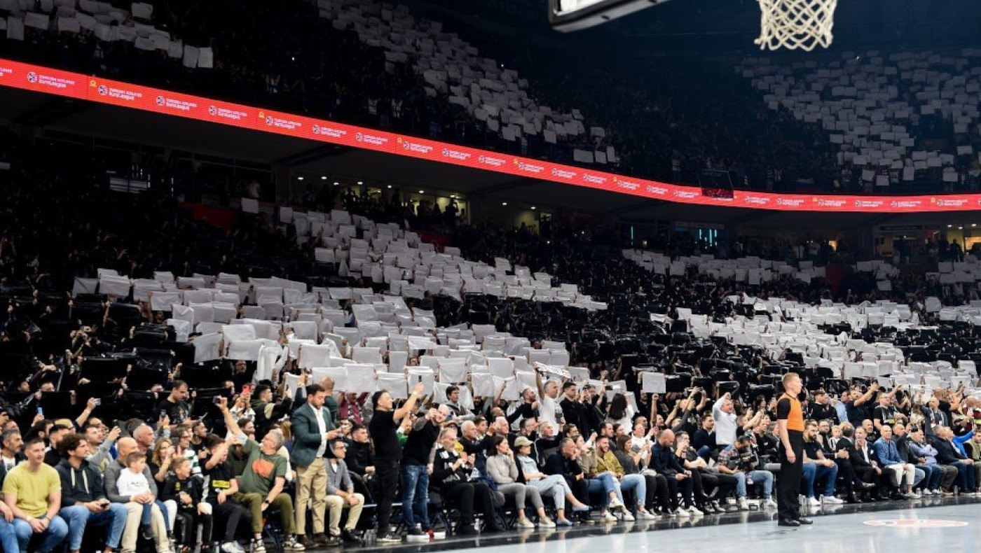 Οπαδός της Παρτίζαν πέθανε στο γήπεδο στον αγώνα με την Μπαρτσελόνα