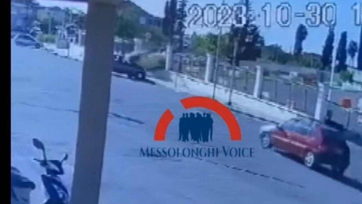 Μεσολόγγι: Γκρέμισε με την όπισθεν την περίφραξη του νοσοκομείου