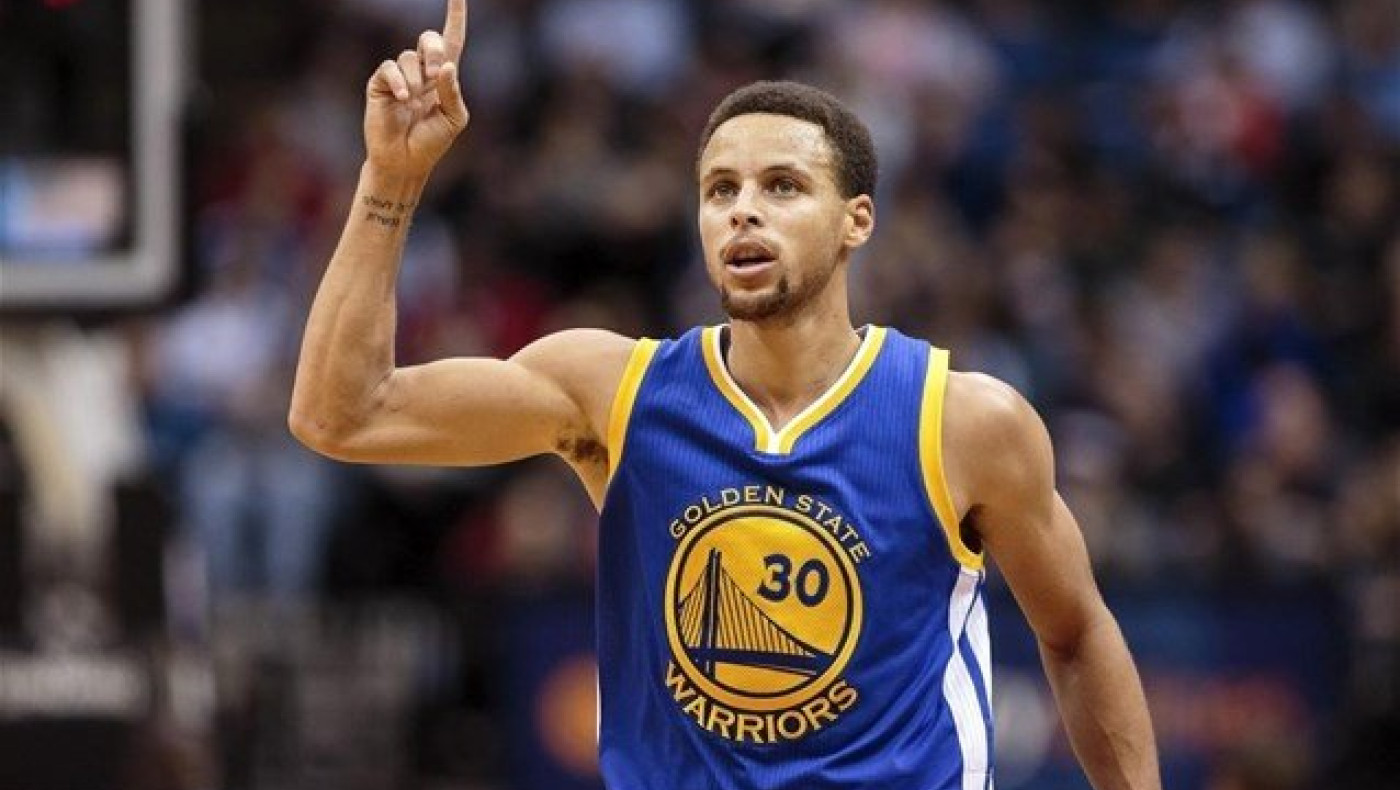 Στέφεν Κάρι «από το σπίτι του», εις διπλούν (videos)