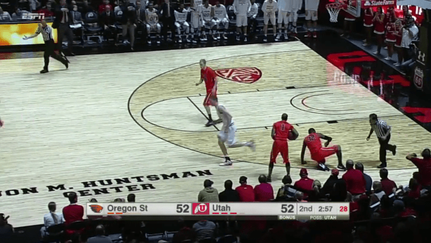 Δεν σφύριξε φάουλ και... τον «κλάδεψε»!!! (video)