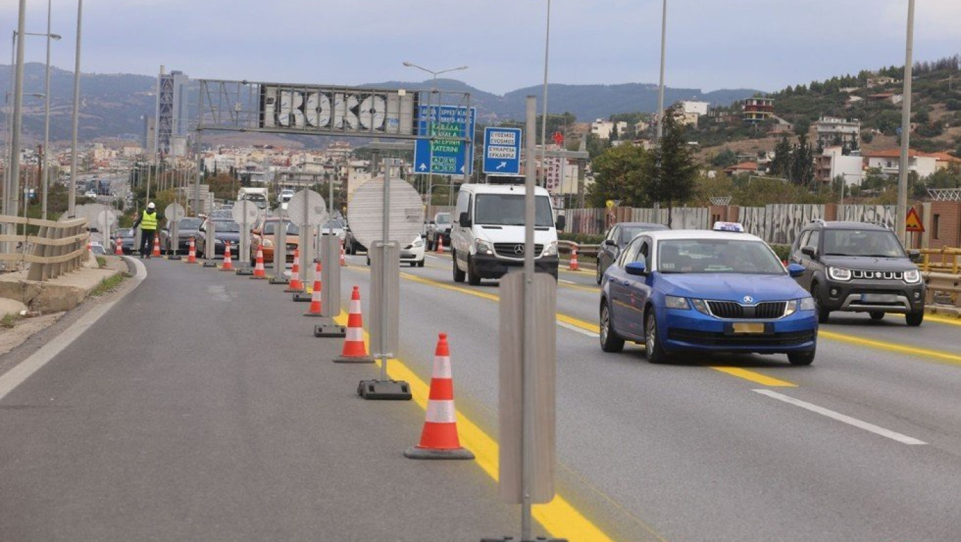 Θεσσαλονίκη: Καραμπόλα τριών αυτοκινήτων στην Περιφερειακή