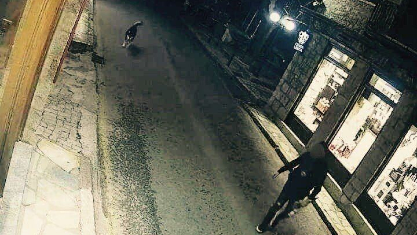 Αράχωβα: Φωτογραφίες του Όλιβερ να ακολουθεί έναν άνδρα το βράδυ της επίθεσης