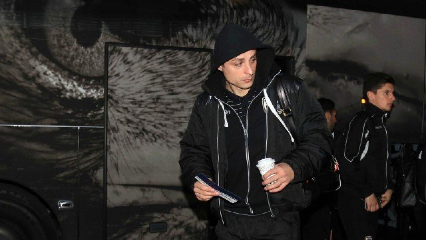 Έφτασε στο Καραϊσκάκης η αποστολή, κόκκινο πανί ο Τζαβέλλας (video)