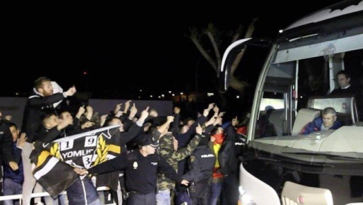 Λαϊκά δικαστήρια και άγρια υποδοχή στο αεροδρόμιο της Βαλένθια