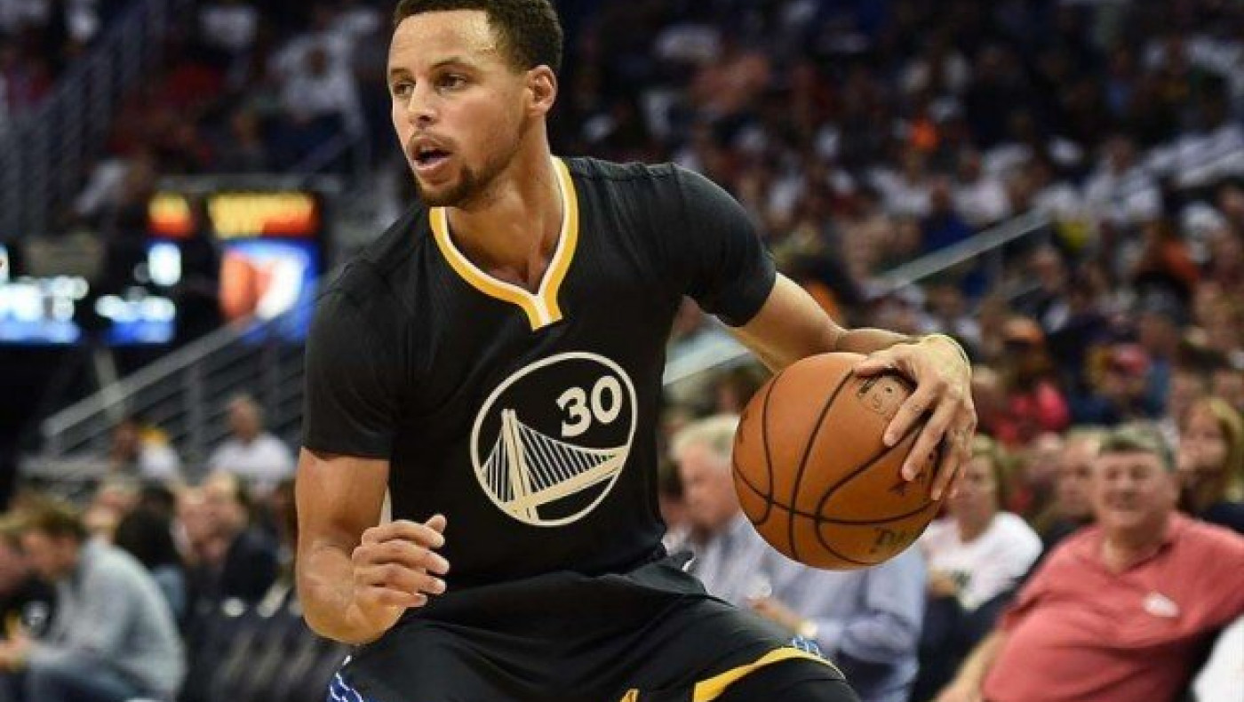 «Διαστημικός» Κάρι με νέα 50αρα κόντρα στους Γουίζαρντς