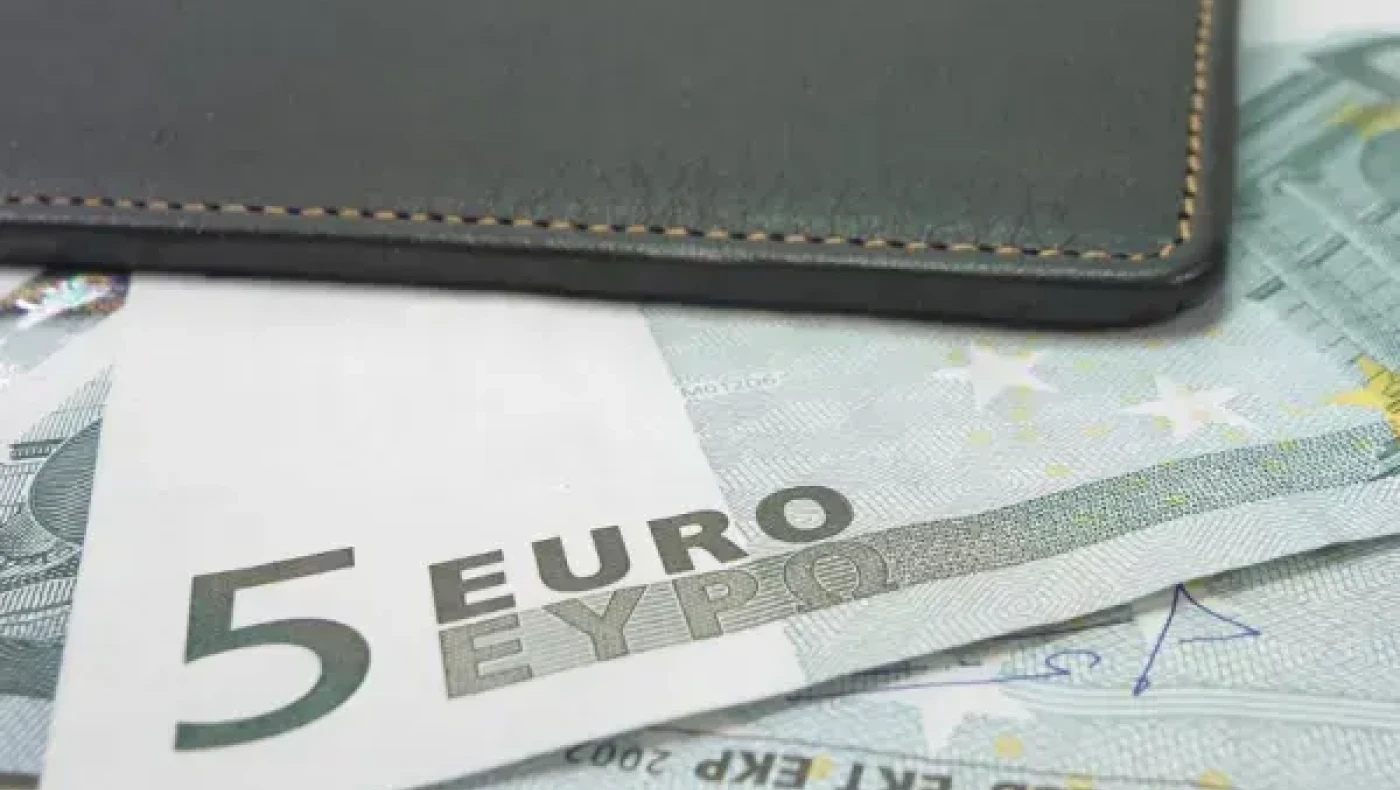 Ο κουμπαράς του 2027: Χωρίς τεκμήρια οι καταθέσεις έως 10.000 ευρώ τον χρόνο