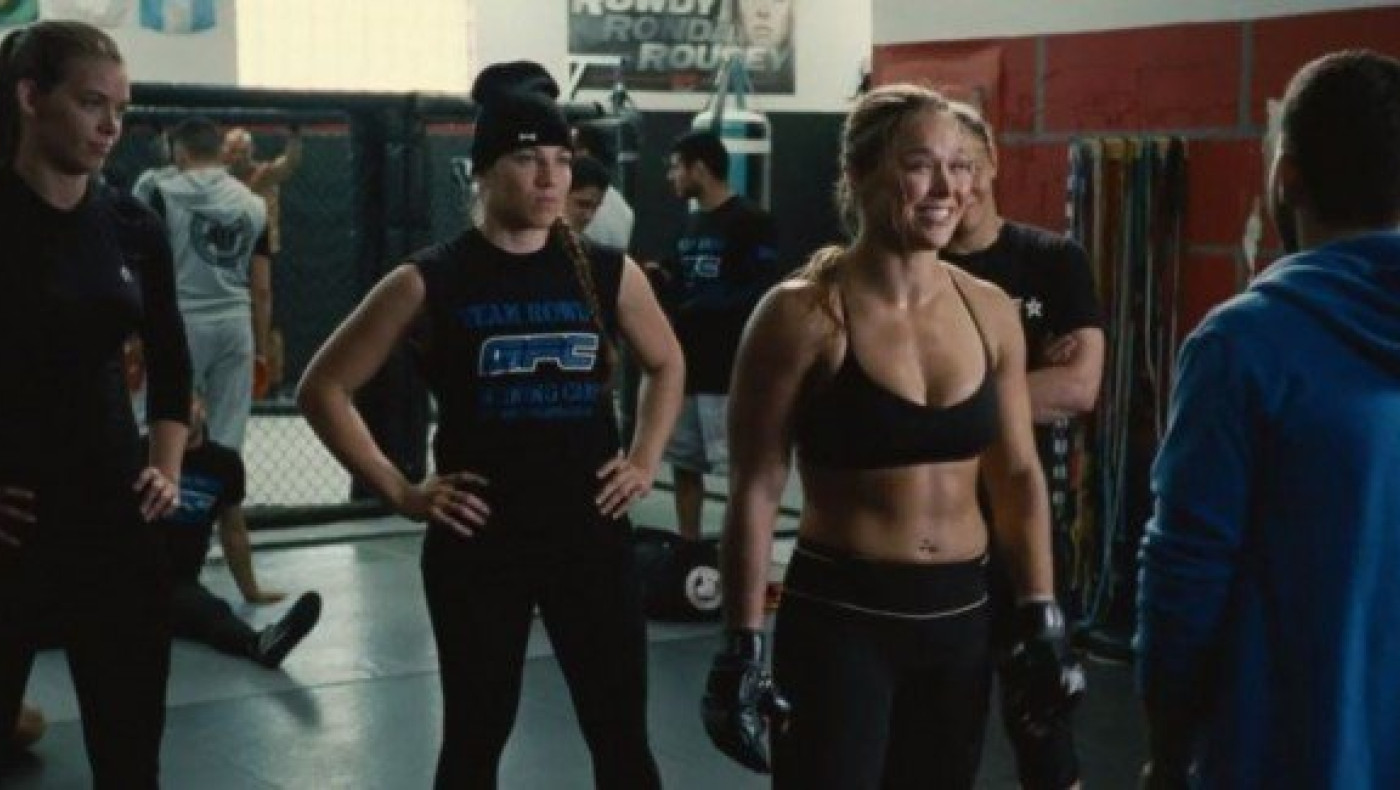 H Ronda Rousey «γκρεμίζει» τους αντιπάλους της στο «Entourage» (VIDEO)