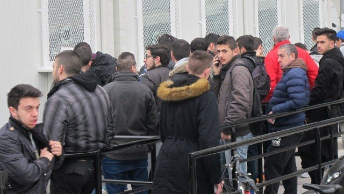 Ουρές στα εκδοτήρια της Τούμπας για ένα μαγικό χαρτάκι (pics)