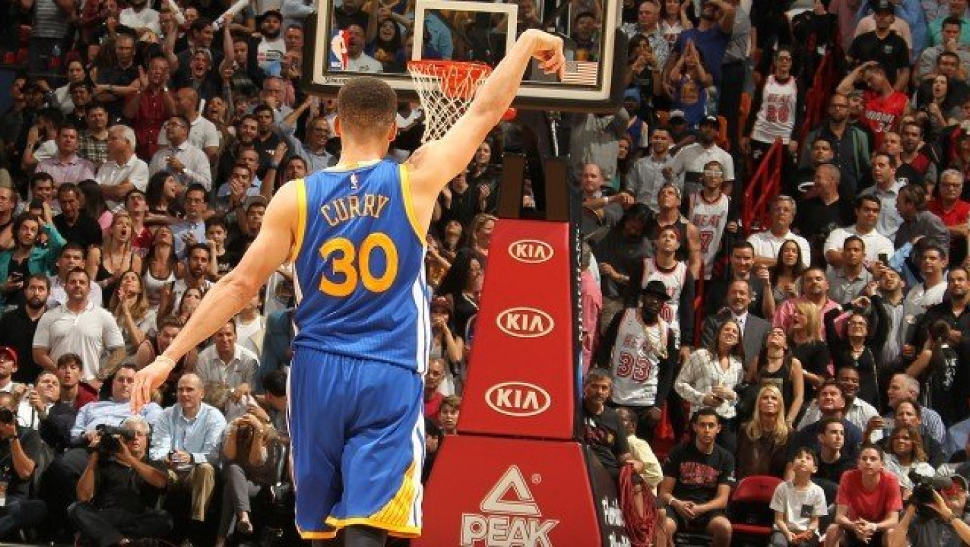 Η... ντουζίνα τριπόντων του Στεφ Κάρι στην Οκλαχόμα (video)