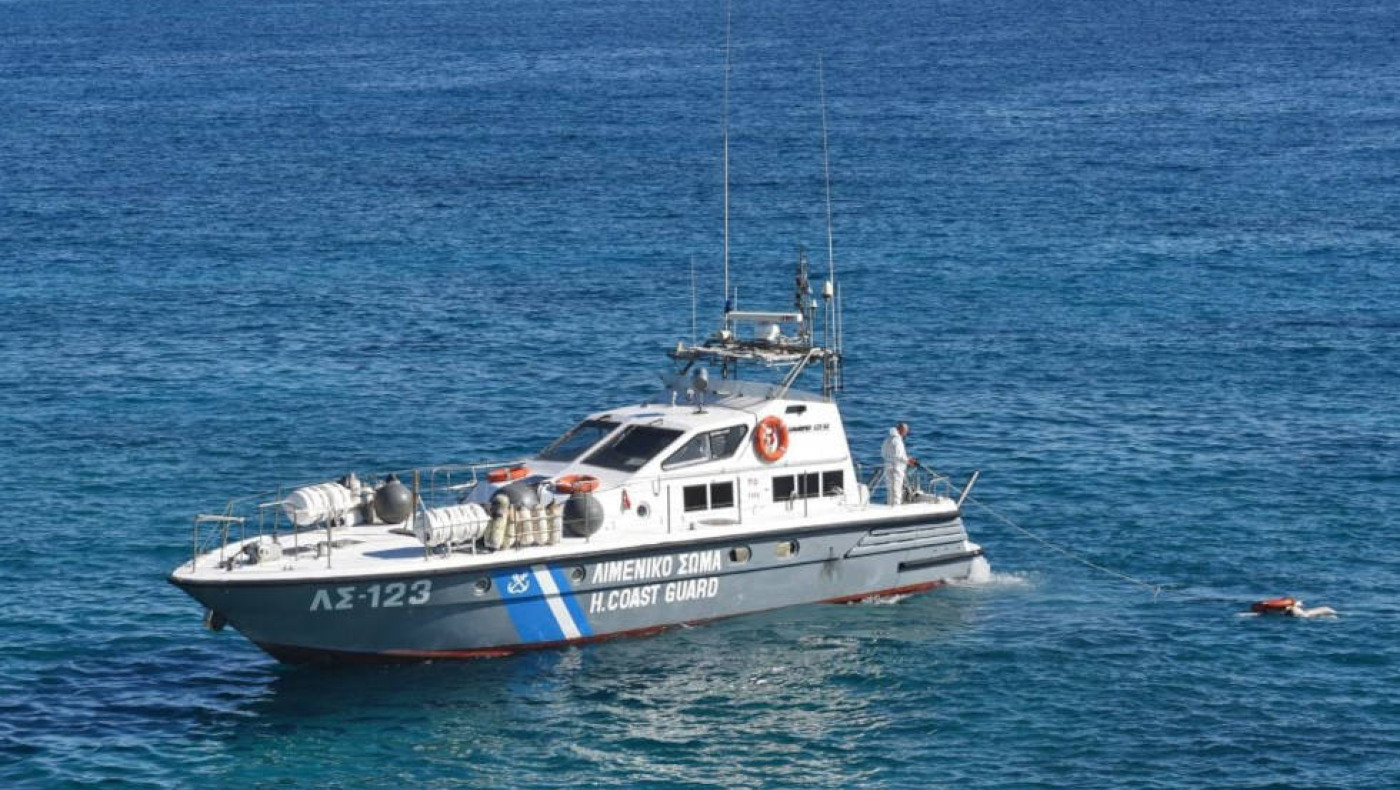 Χαλκιδική: Προσάραξη θαλαμηγού σε βράχια