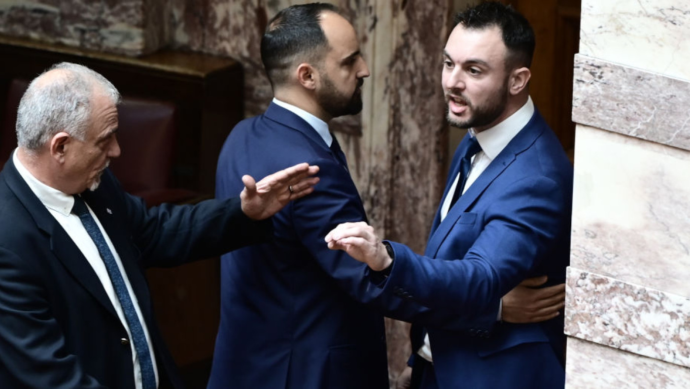 Ξύλο στη Βουλή με πρωταγωνιστές Φλώρο-Γραμμένο: «Βούλωσε το σκουπίδι-Γ@@@ τη μάνα σου»