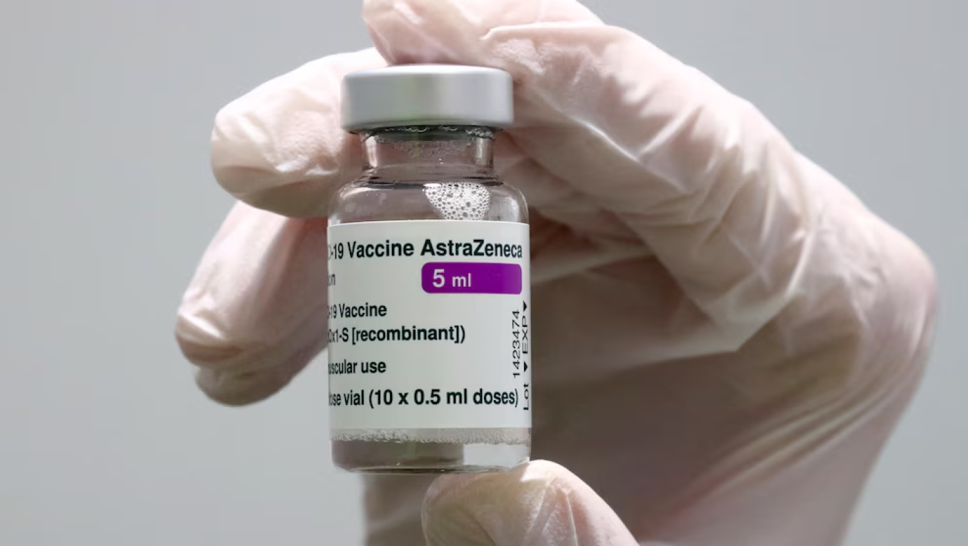 Astra Zeneca: Καταθέτει αγωγή η οικογένεια της 44χρονης που πέθανε λίγες μέρες μετά τον εμβολιασμό της