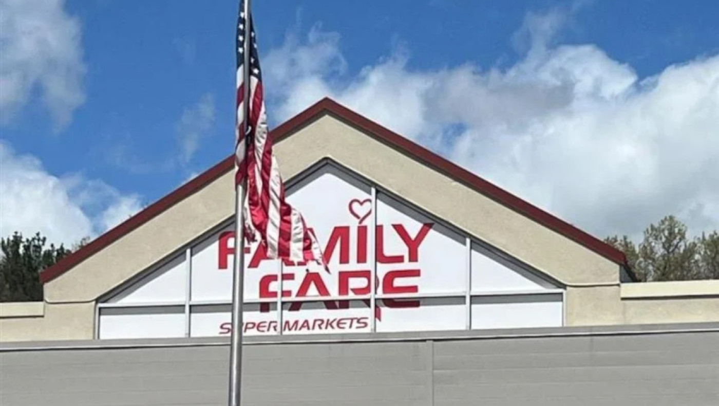 Μίσιγκαν: Άστεγη ζούσε μέσα σε πινακίδα καταστήματος στην ταράτσα για έναν χρόνο!