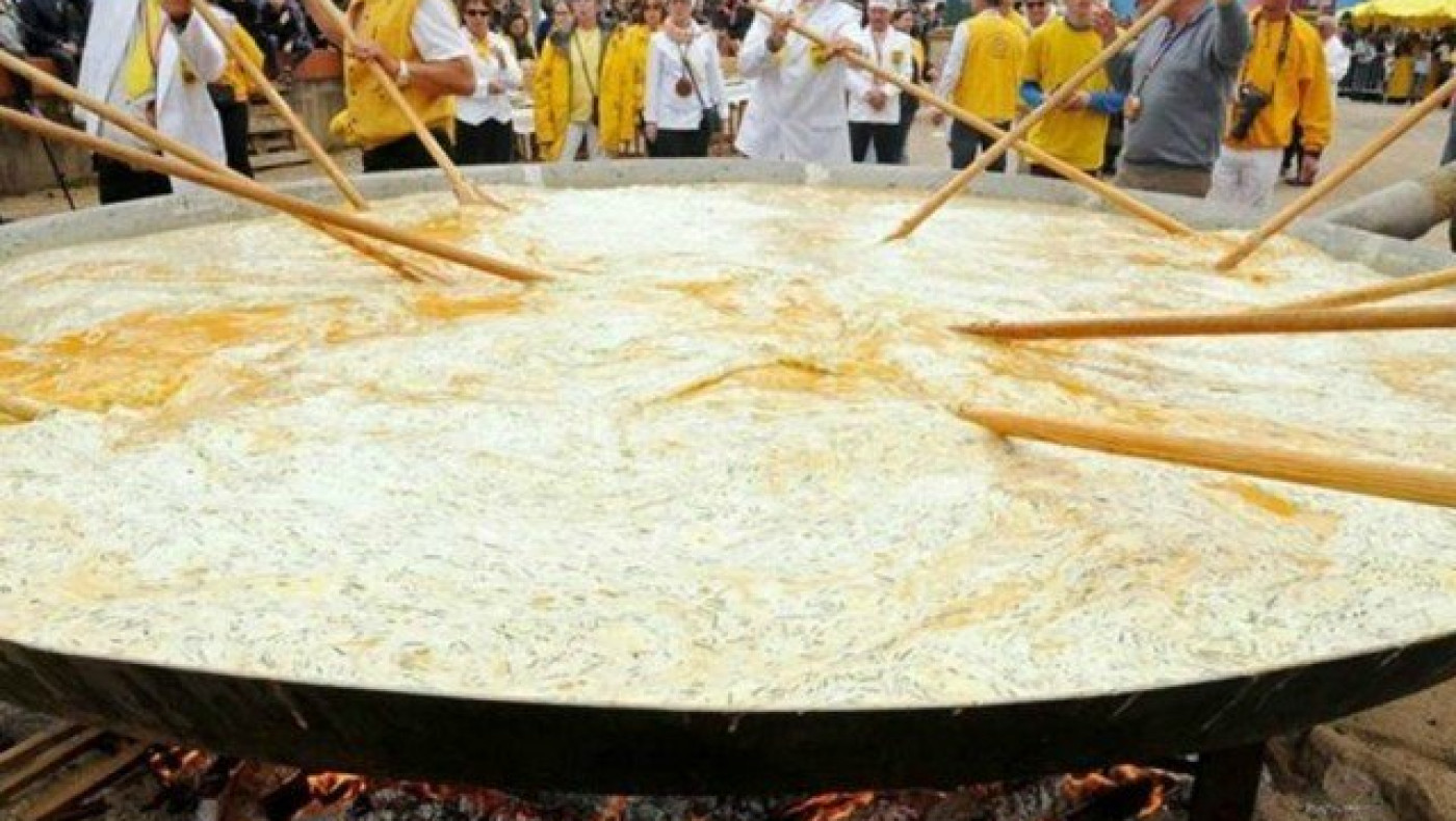 Αυτή είναι η τεράστια ομελέτα των 15.000 αυγών! (pics)