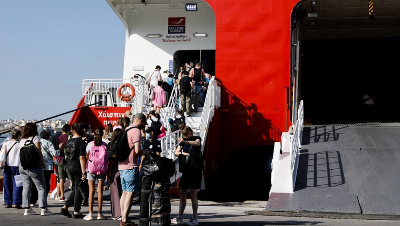 «Όνειρο θερινής νυκτός» οι καλοκαιρινές διακοπές: Πόσοι Έλληνες δεν θα καταφέρουν να πάνε