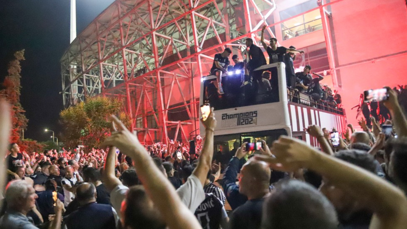 Το «ταξίδι» της κούπας από την Αθήνα μέχρι την Τούμπα (vid)