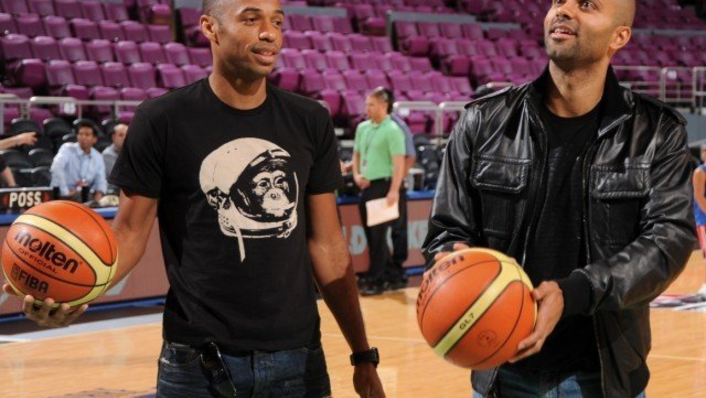 Ανρί και Πάρκερ κάνουν πλάκα  στο  παρκέ!  (video)