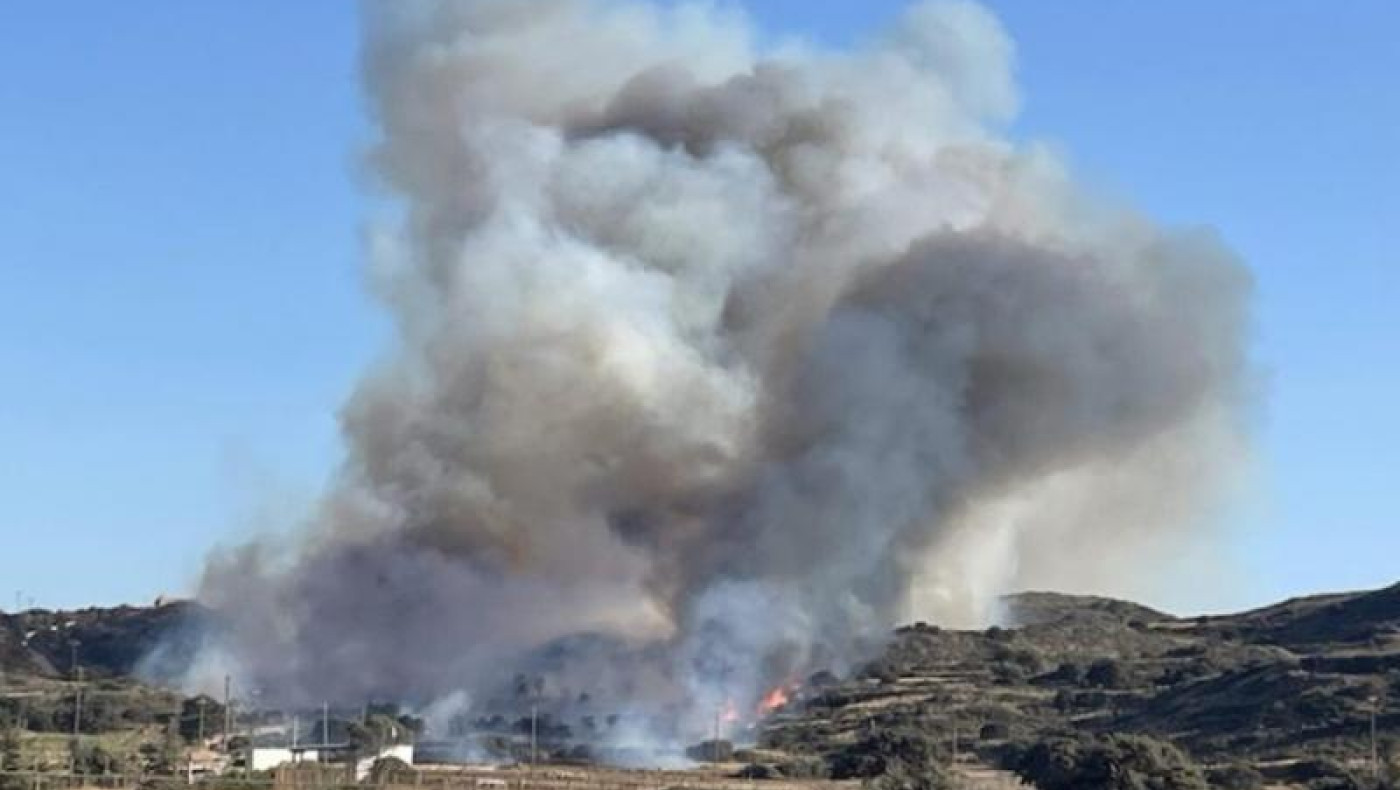 Φωτιά στη Μήλο - Εστάλη μήνυμα από το 112 (vid)