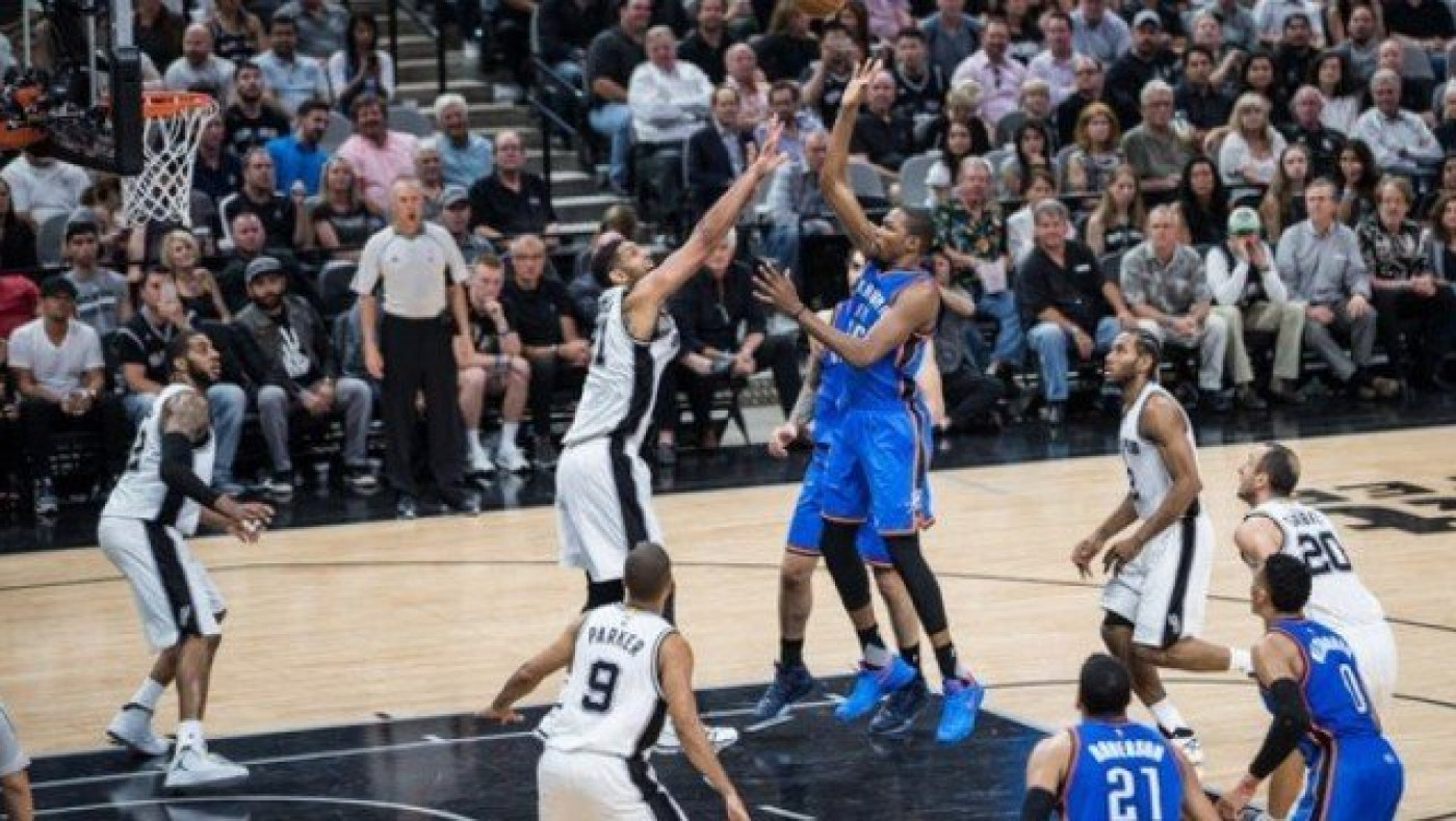 Νέο μπρέικ οι Θάντερ, φωνάζουν για τη διαιτησία οι Σπερς (vid)