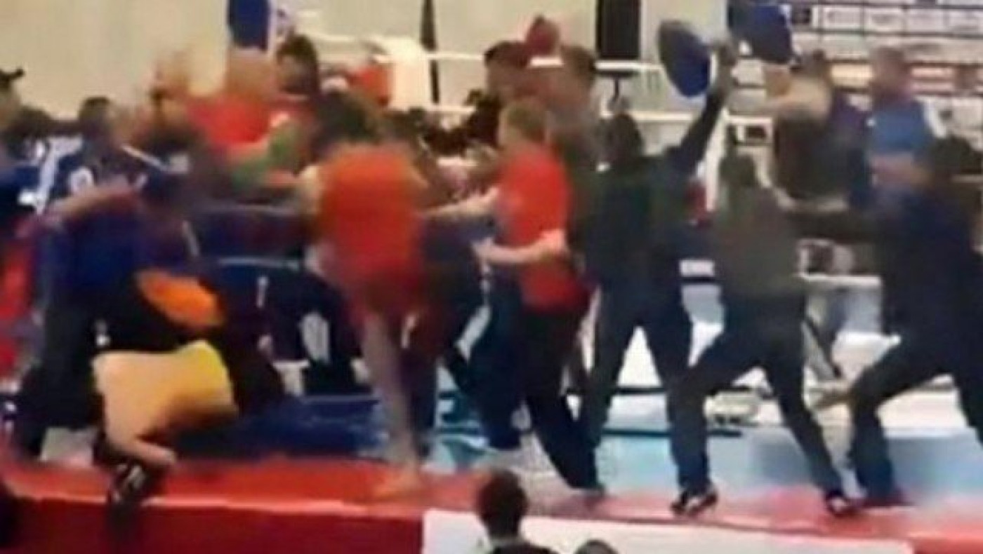 Απίστευτο ξύλο μεταξύ οπαδών σε αγώνα Κουνγκ Φου! (video)