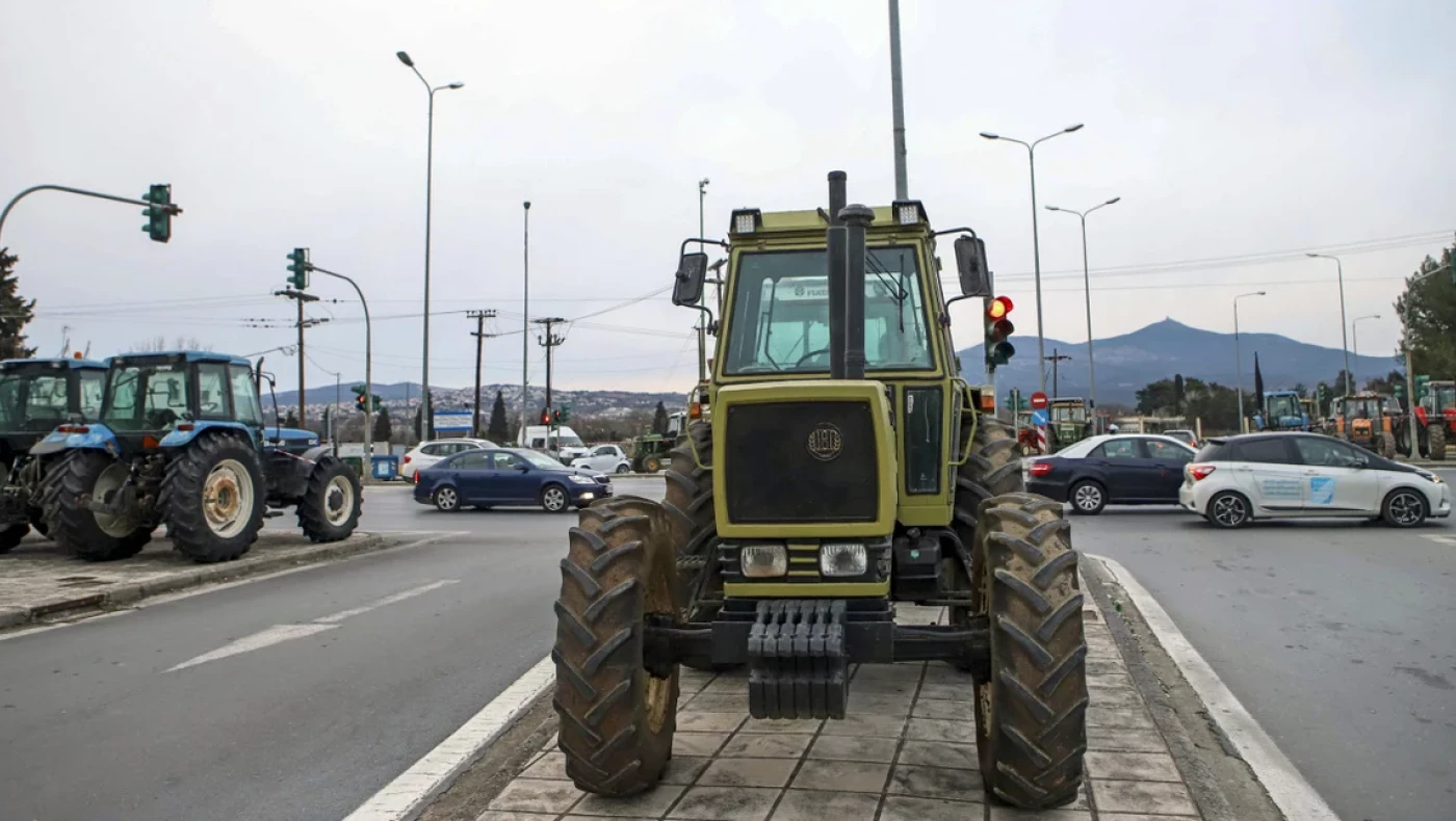 Θεσσαλία: Οι αγρότες βγάζουν τα τρακτέρ στους δρόμους - Απλήρωτο το 70% από τις θεομηνίες