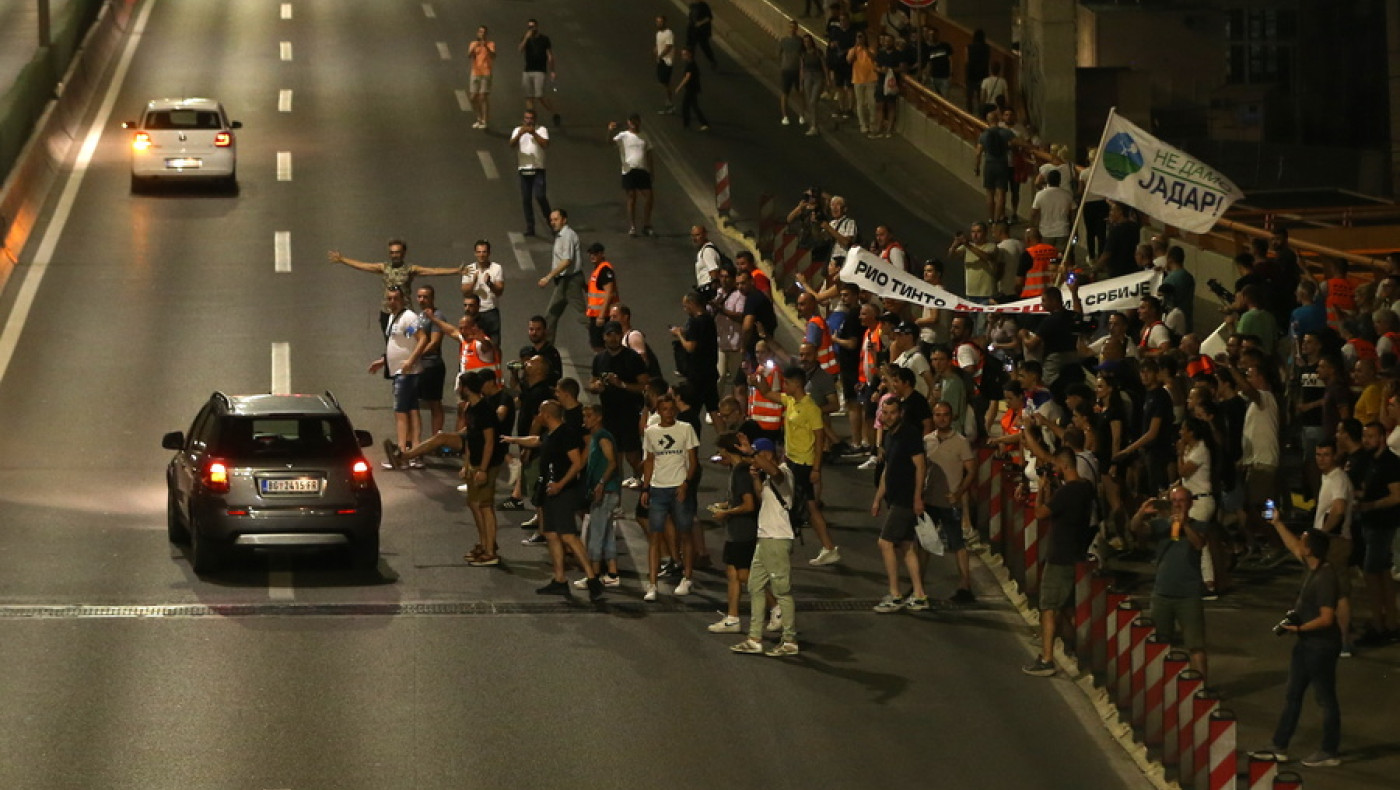 Σερβία: «Μπλόκο» χιλιάδων πολιτών στο σχέδιο εκμετάλλευσης μεταλλείου λιθίου