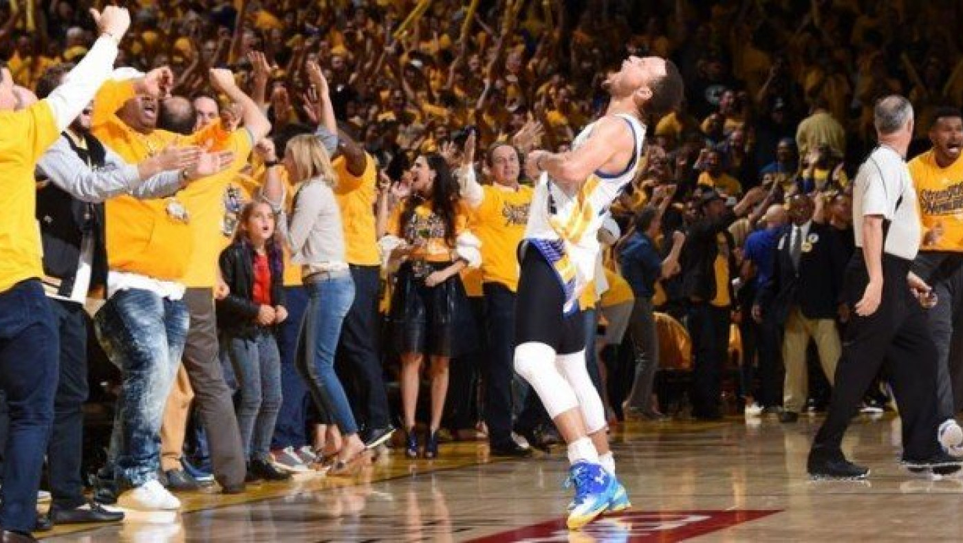 Στους τελικούς οι Ουόριορς, με κορυφαίο τον Κάρι (vid)