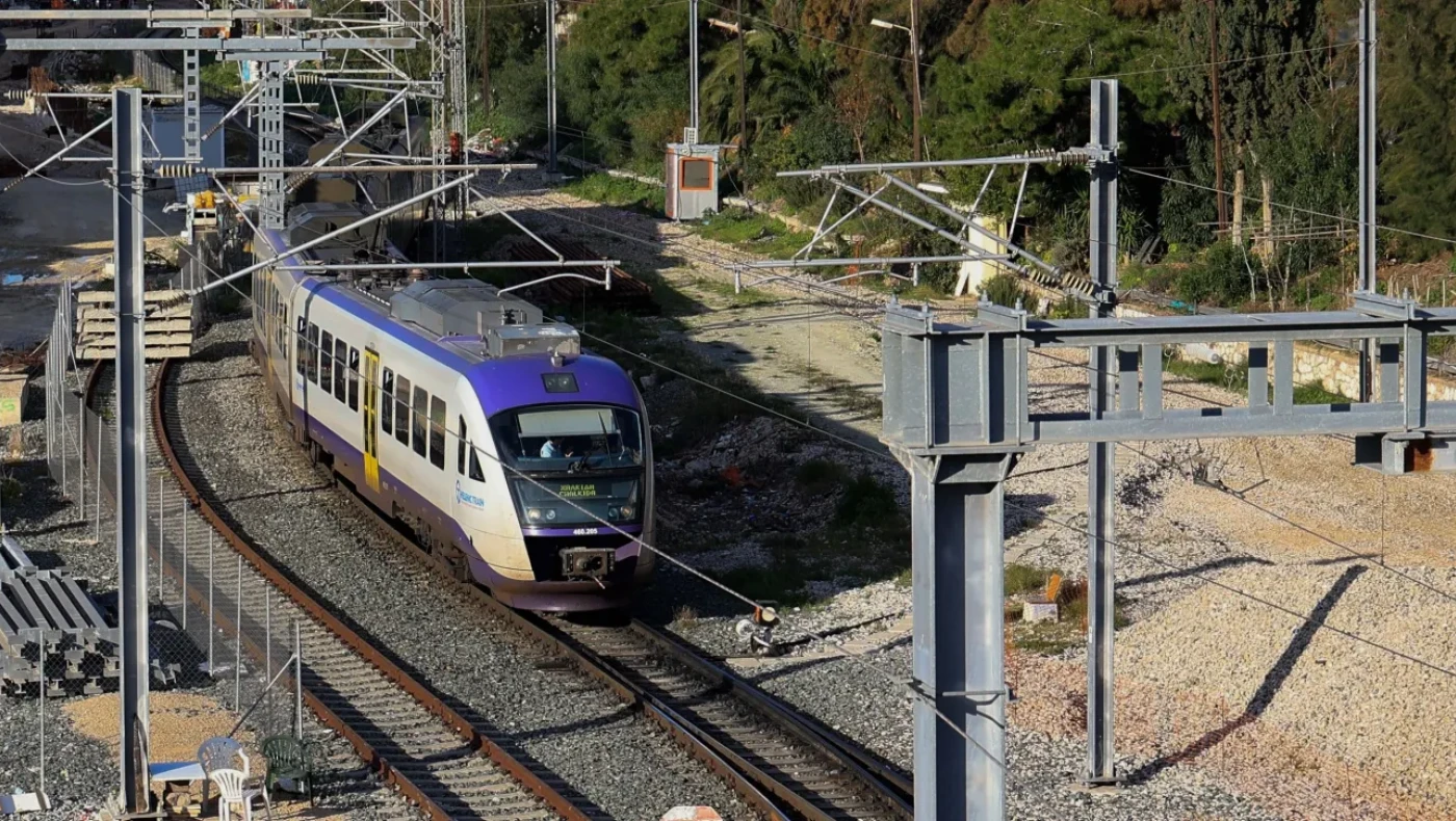 Παραλίγο μετωπική σύγκρουση τρένων προαστιακού μετά τα Σεπόλια